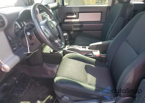 2010 Toyota Fj Cruiser z USA, uszkodzony, nr VIN JTEBU4BF0AK091732